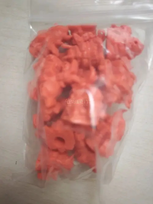 sd高达橡皮擦造型精致还原机甲细节，小巧便携颜值出众。一大包包含几个系列可惜有的缺配件，机甲爱好者日常学习小好物。