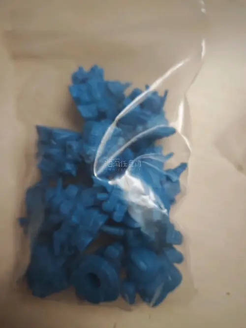 sd高达橡皮擦造型精致还原机甲细节，小巧便携颜值出众。一大包包含几个系列可惜有的缺配件，机甲爱好者日常学习小好物。