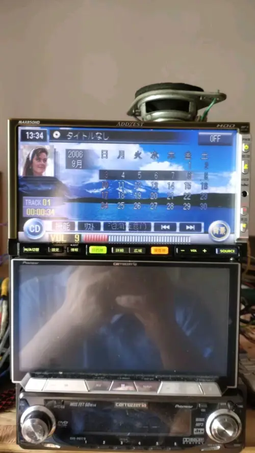 之前再平台买了台先锋套机，成色各方面都还好！听朋友说歌乐机器声音不错，索性就买了两台！到了一台。另一台也差不多到中国深圳海关了！这次买的一台歌乐MAX860HD,到货打开箱子，给人感觉卖家跟平台工作人员做事个细致喔。物品保护得挺好，国际物流运输效率也高。全程都挺顺利...