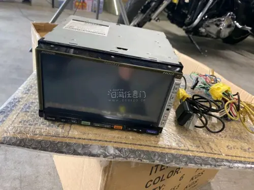 之前再平台买了台先锋套机，成色各方面都还好！听朋友说歌乐机器声音不错，索性就买了两台！到了一台。另一台也差不多到中国深圳海关了！这次买的一台歌乐MAX860HD,到货打开箱子，给人感觉卖家跟平台工作人员做事个细致喔。物品保护得挺好，国际物流运输效率也高。全程都挺顺利...