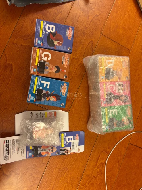 龙珠一番赏 童年篇的大集合系列 这种小盒非常适合
选用竹蜻蜓 运费省了好多 打包很好 多层的防护 时间也很快 非常满意