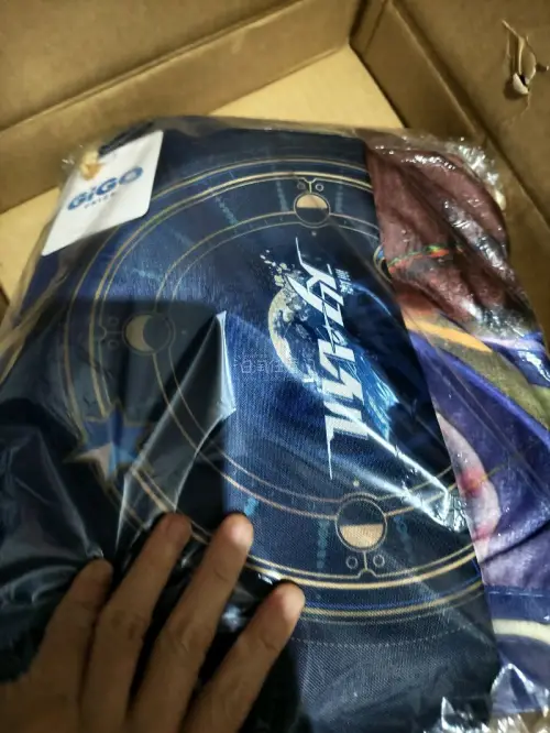 这次海淘终于收到心心念念的白厄毛毯啦，质感完全超出预期！挖煤姬的物流速度也很惊喜，全程稳定不拖沓，体验感拉满~