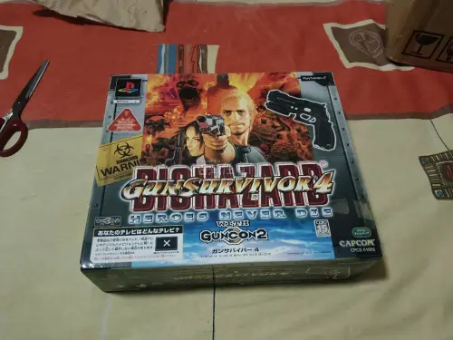 PS2两款光枪同款  很喜欢  很多年前就像淘一套了  这次淘到的是系列的第三部和第四部    还是全新的   外盒保存得也相当不错    价格也实惠    还差一个第二部  慢慢随缘蹲   这一单购物体验很愉快！