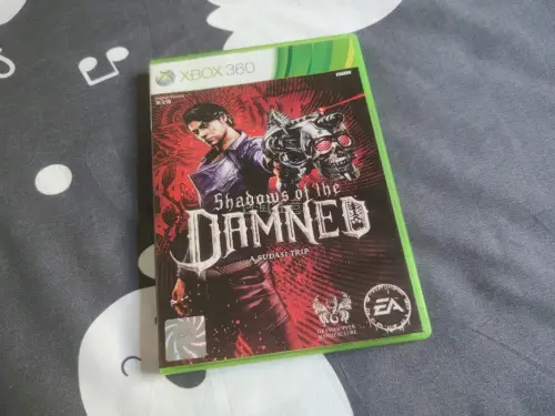 这次在日淘任意门上又挖了些中古游戏碟～包括xbox370平台的《失落的星球1》，《失落的星球2》还有亚洲版的《诅咒之影》（吐槽一下SotD的说明书是真的薄啊，基本上没啥内容）。还有PC版的《孢子》，说明书足足有84页，非常厚实（如果是彩印就更完美了）。还有一张《猎天...