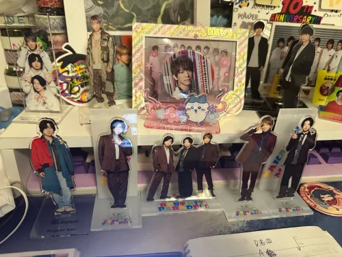 速度很快，东西到手也很严实，一如既往的易碎品标签真的很安心，终于把自己的小桌子摆满了周边，对于追求使用和收藏的人来说，切到好价复数真的很开心