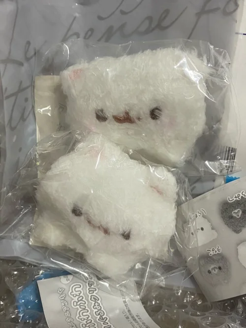 这次买了两个毛绒小发夹，依旧走的拼团拼邮，然后也还是又快又方便好吧！团长打包得也很好！！！以后也会继续用挖煤姬切煤的