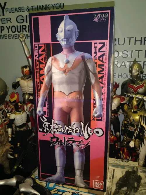 早田受命于M78星云的宇宙人，并借助神秘灵验的β魔棒，变为有马赫五倍的速度和超人力量的不死之身，他是我们的，战神！2009年万代京本收藏系列NEO限定初代奥特曼硫酸脸大胶，高度50cm，大胶圈的神物之一，全新未开封品，盒子保存的也可以，收藏价值非常高。京本初代abc...