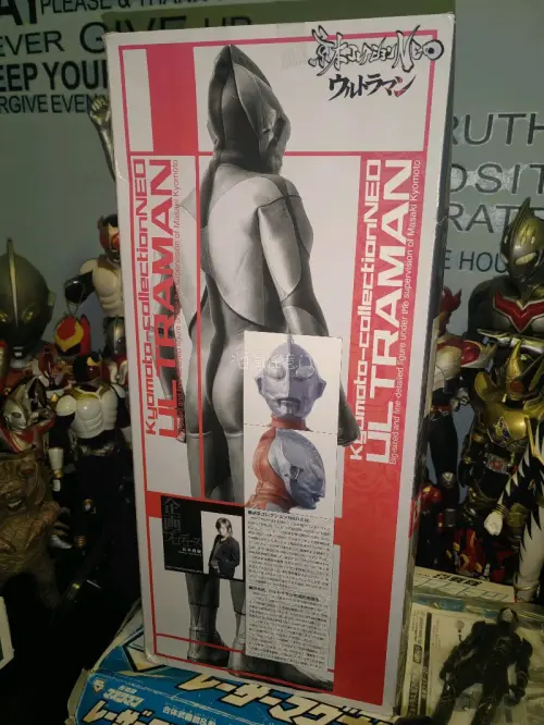 早田受命于M78星云的宇宙人，并借助神秘灵验的β魔棒，变为有马赫五倍的速度和超人力量的不死之身，他是我们的，战神！2009年万代京本收藏系列NEO限定初代奥特曼硫酸脸大胶，高度50cm，大胶圈的神物之一，全新未开封品，盒子保存的也可以，收藏价值非常高。京本初代abc...