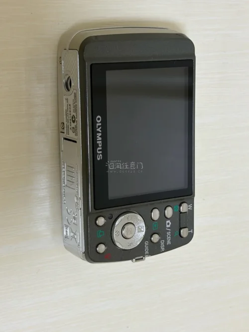 挖煤姬空运蛮快的，不到二十天就能拿到相机。这款CCD相机真的超出预期！复古质感拉满，拍出来的照片自带温柔滤镜，色彩浓郁又细腻，自带的胶片感和颗粒感特别有氛围感。机身小巧轻便，出门随身带很方便，操作简单易上手，新手也能轻松拍出好看的照片。卖家发货快，包装严实，配件齐全...