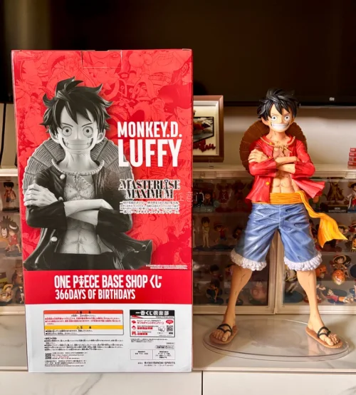 这次在任意门蹲到的一番赏路飞手办真的超出预期！ONE PIECE BASE SHOP的限定款，黑白漫画涂装质感直接拉满，把路飞那种又酷又少年气的感觉还原得淋漓尽致。从下单到收到货全程透明，包装也很稳妥，手办一点都没磕碰，体验感直接拉满！谁能拒绝一个抱臂耍帅的漫画色路...