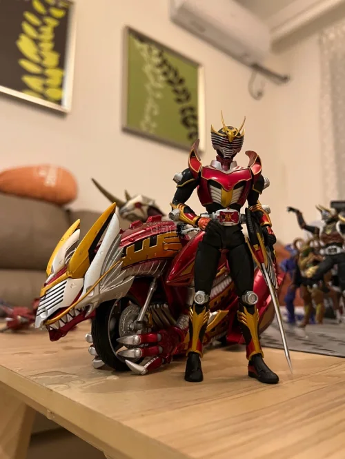 和我的生存龙骑搭配的刚刚好！包装非常精美，盒子也非常完美，成色超级无敌新，爽玩了家人们！！牛！！！刚刚好的价格