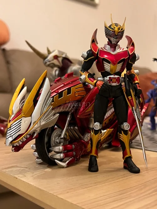 和我的生存龙骑搭配的刚刚好！包装非常精美，盒子也非常完美，成色超级无敌新，爽玩了家人们！！牛！！！刚刚好的价格