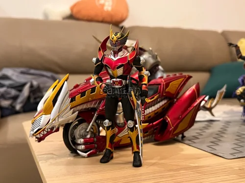 和我的生存龙骑搭配的刚刚好！包装非常精美，盒子也非常完美，成色超级无敌新，爽玩了家人们！！牛！！！刚刚好的价格