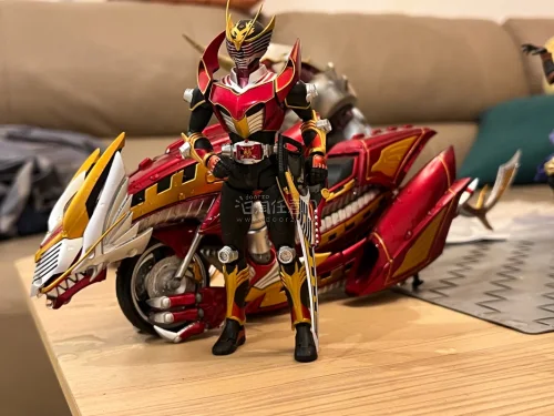 和我的生存龙骑搭配的刚刚好！包装非常精美，盒子也非常完美，成色超级无敌新，爽玩了家人们！！牛！！！刚刚好的价格