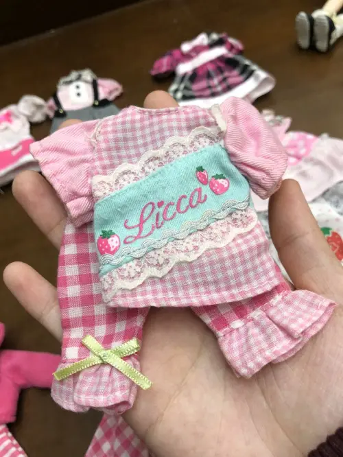 挖到宝了！挖煤姬日淘的娃衣超赞✨ 面料柔软无异味，做工精细，走线工整，成色超新还带着淡淡清香。款式可爱百搭，尺寸合身，给娃娃穿超好看。平台操作简单，包装严实，物流稳定，价格比国内划算太多！日淘娃衣认准挖煤姬，体验满分，已回购～