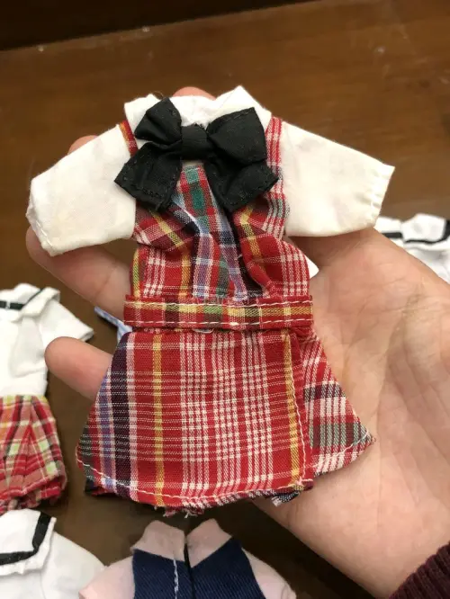 挖到宝了！挖煤姬日淘的娃衣超赞✨ 面料柔软无异味，做工精细，走线工整，成色超新还带着淡淡清香。款式可爱百搭，尺寸合身，给娃娃穿超好看。平台操作简单，包装严实，物流稳定，价格比国内划算太多！日淘娃衣认准挖煤姬，体验满分，已回购～