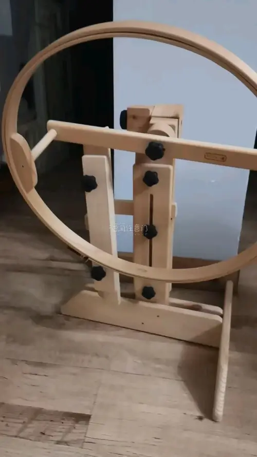 等了好久终于来啦，很喜欢，海运很安全，完全没有任何损毁，做拼布大件作品立式压线框必不可少，这种工具国内还是没得买，毕竟属于小众爱好。