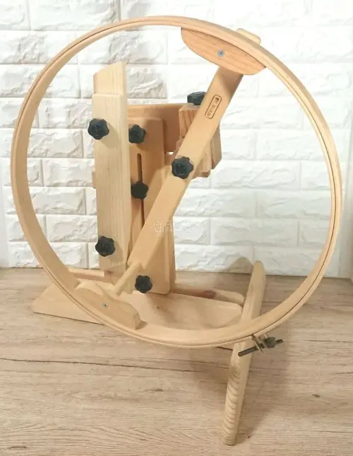 等了好久终于来啦，很喜欢，海运很安全，完全没有任何损毁，做拼布大件作品立式压线框必不可少，这种工具国内还是没得买，毕竟属于小众爱好。