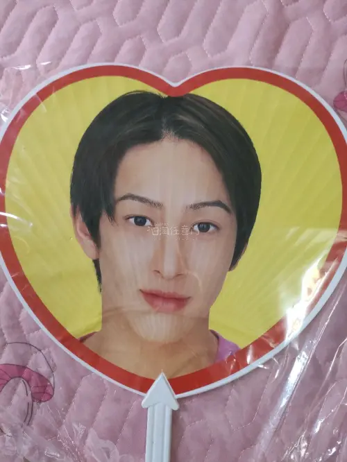 收到货品很满意，做工精细质感很好，实物和图片没有差别。包装严实完好，物流发货速度很快，整体性价比超高，使用起来很满意，款式好看实用性强，整体购物体验很棒