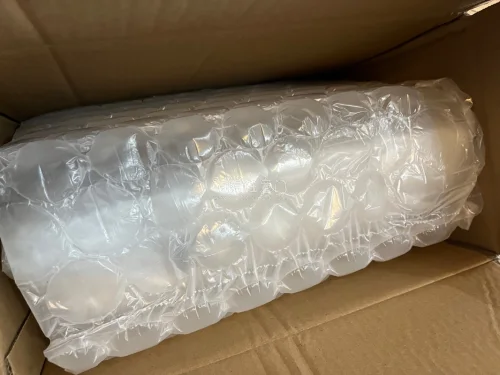 在挖煤姬淘的美少女战士中古周边安全到手，全程体验感直接拉满！包装超用心，里三层外三层的气泡裹得严严实实，连最容易刮花的徽章和粉壳卡套都完好无损，完全没暴力运输的痕迹！

平台下单流程清晰 全程透明又省心！