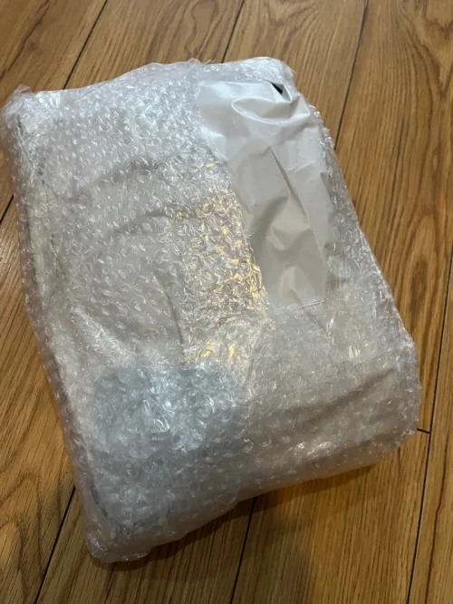 在挖煤姬淘的美少女战士中古周边安全到手，全程体验感直接拉满！包装超用心，里三层外三层的气泡裹得严严实实，连最容易刮花的徽章和粉壳卡套都完好无损，完全没暴力运输的痕迹！

平台下单流程清晰 全程透明又省心！