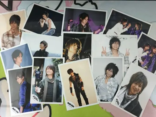 在挖煤姬成功入手了堂本光一的老烧普，整体体验超出预期！从搜索到下单都很顺畅，商品页面翻译准确，支付方式多样（用了支付宝，汇率合理）。国际物流虽然等了约两周，但追踪信息更新及时。最惊喜的是包装——里外整整裹了五六层泡泡纸，还加了硬纸板防折，到手时烧普边角平整，印刷清晰...