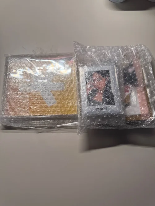 第一次逛海淘因为粉上了aespa开始手机小卡专辑 第一次切煤收到了来自日本卖家的商品小卡 包装的特别好很安全 体验感超级棒啊 以后还会买