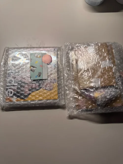 第一次逛海淘因为粉上了aespa开始手机小卡专辑 第一次切煤收到了来自日本卖家的商品小卡 包装的特别好很安全 体验感超级棒啊 以后还会买