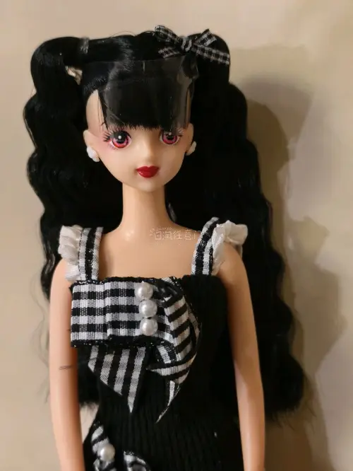 自从学会切煤之后，每天都要逛好几遍任意门，这是一款操作非常简单和简便的软件，选好心仪的物品后支付货款，等卖家发货后，挑选快递方式并支付相应的运费即可，之后就能在家等收快递啦