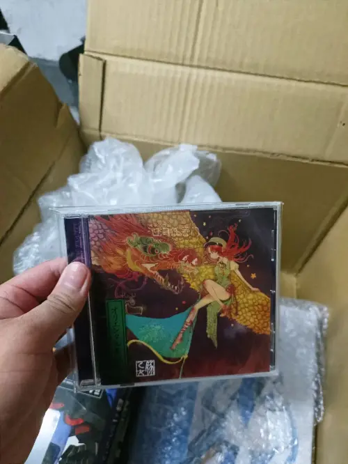 又买了跟多东西啊，任意门真的太好用了，每次到手都是一大堆。这次买到了东方同人cd，还有四个杂兵机万代老物，还有寿屋的两个机娘，最喜欢的就是高性价比买到的figma十香了，太好看了！下次还来！