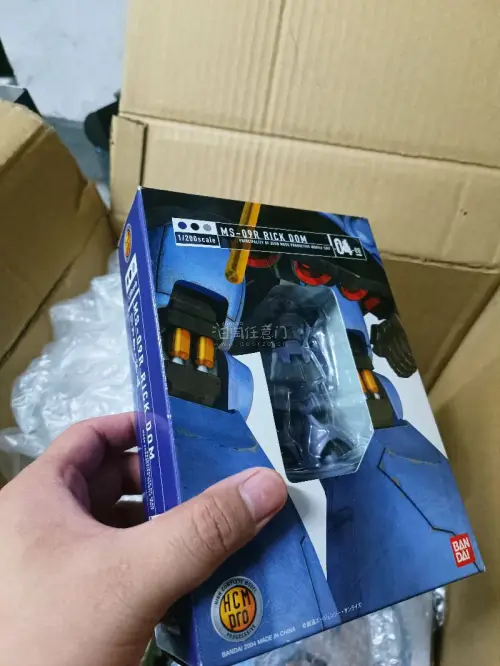 又买了跟多东西啊，任意门真的太好用了，每次到手都是一大堆。这次买到了东方同人cd，还有四个杂兵机万代老物，还有寿屋的两个机娘，最喜欢的就是高性价比买到的figma十香了，太好看了！下次还来！