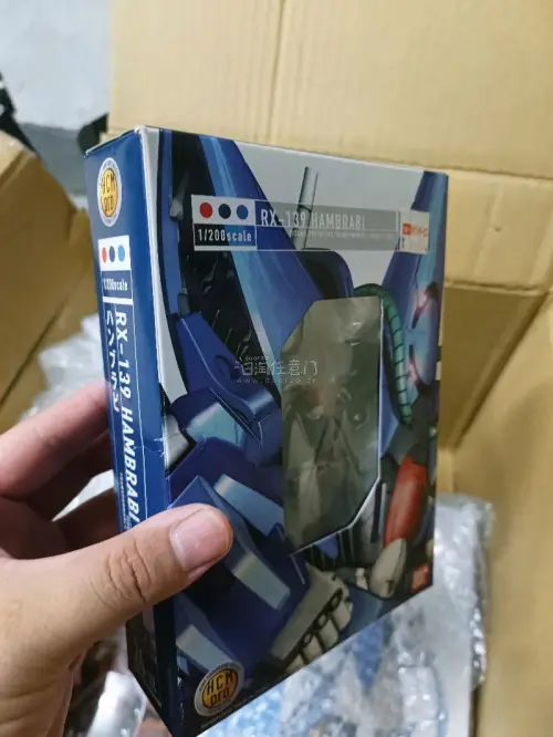 又买了跟多东西啊，任意门真的太好用了，每次到手都是一大堆。这次买到了东方同人cd，还有四个杂兵机万代老物，还有寿屋的两个机娘，最喜欢的就是高性价比买到的figma十香了，太好看了！下次还来！