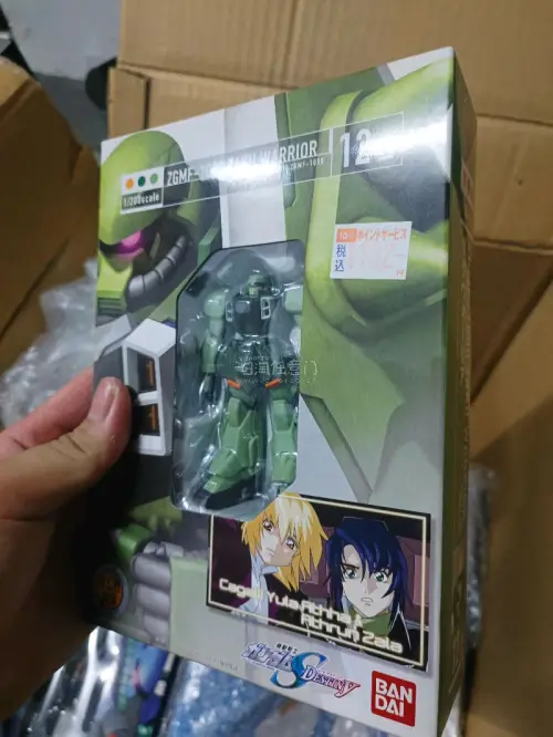 又买了跟多东西啊，任意门真的太好用了，每次到手都是一大堆。这次买到了东方同人cd，还有四个杂兵机万代老物，还有寿屋的两个机娘，最喜欢的就是高性价比买到的figma十香了，太好看了！下次还来！