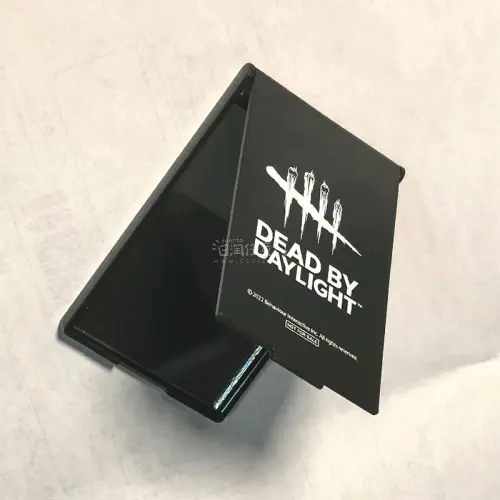 用挖煤姬切煤安全又省心，打包严实、物流稳定，谷子完好无损，切煤体验超棒！
这次走的路线是EMS，拿到手只用了不到一星期，实在太幸福了。
本次开箱全是春日氛围感好物，切了很多dbd周边。精致吧唧徽章，配色清新元气，搭配春日穿搭超合适；清透亚克力立牌，颜值在线，踏春拍照...