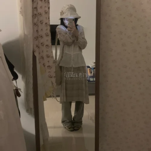 真的很漂亮，挖煤好多次了，每一次开箱的东西都眼前一亮！超级漂亮！棉麻质地衣服真的很好穿，拼布款也爆美！真的无敌喜欢！还会继续海淘挖煤的～