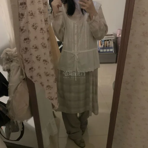 真的很漂亮，挖煤好多次了，每一次开箱的东西都眼前一亮！超级漂亮！棉麻质地衣服真的很好穿，拼布款也爆美！真的无敌喜欢！还会继续海淘挖煤的～