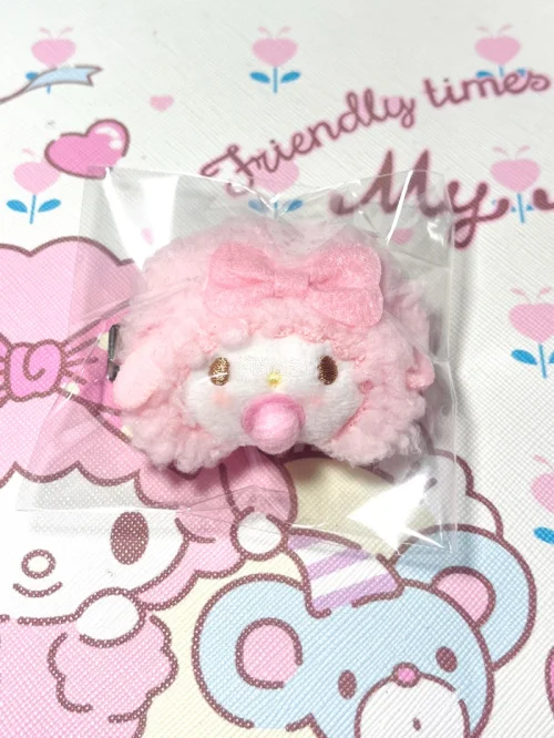 在挖煤姬淘到的宝贝也太惊喜了！Maison de FLEUR的碎花托特包质感超棒，容量超大又温柔；玛丽猫缎面包包自带仙气，珍珠和草莓挂饰细节满满；还有piano小羊的发夹和挂件，粉粉糯糯的超可爱。整个购物体验超顺利，包装完好，收到的成色都很新，完全没踩雷，真的太爱这...