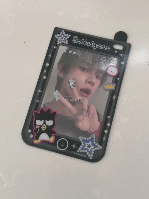 心心念念很久的两张hmv小卡终于趁着有新人券入手了，美美吃上了好价！顺便还挖到了很好价的切页，立刻一起入手。这次使用了ems发货，用完积分之后国际运费仅需444，速度也很快发货后一周就到手了，体验感非常好！