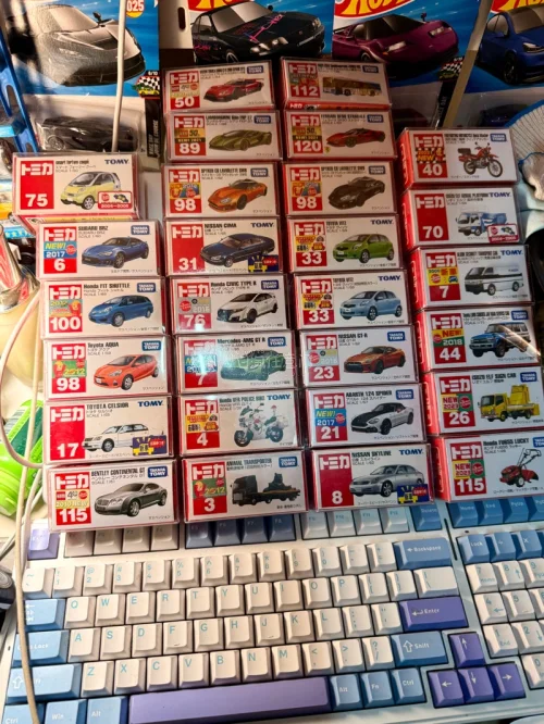 这次多美卡代购体验真的超出预期！下单后全程都有进度更新，包装得特别仔细，每个小车都用气泡膜裹得严严实实，到手一点磕碰都没有。收到的款式和描述完全一致，成色也超棒，老板还额外送了小礼物，真的太贴心了！