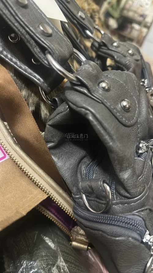 看看这高清的像素拍的质量，做旧款包包真的很绝啊！这颜值也太高了 物流速度也很快 物美价廉的天花板没得说了