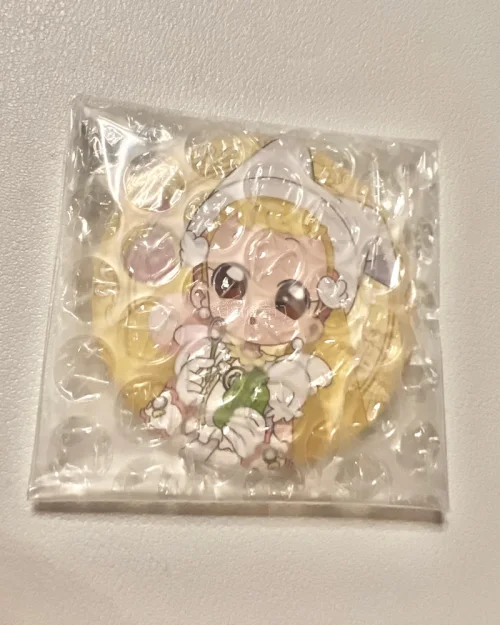 虽然价格也不是特别好价，但是收到确实会会让人感觉安心。自封袋之内还有自封袋 大自封袋装裹了气泡膜的装本体自封袋，真的是把吧唧当艺术品在经营 学到了