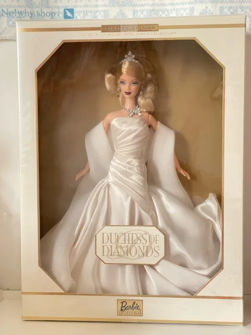 第一单雅虎拍卖，当时看到的时候还有几分钟就快结束了，急急拍下没想到就中标了。后面才仔细查看近照，以为唇妆有掉妆，还在想不行只有补妆。到手后发现只是纸屑粘在上面虚惊一场。这一单打包真的很好，盒子经过长途运输还能八角尖尖。舍不得拆盒…