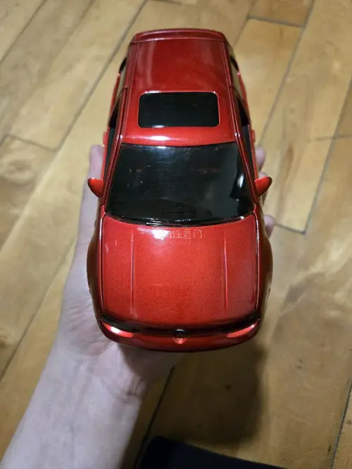 这款大众高尔夫MK4模型做工超赞！金属红漆面质感细腻，低趴姿态和轮毂细节还原到位，手感扎实，是情怀与颜值兼具的收藏好物！