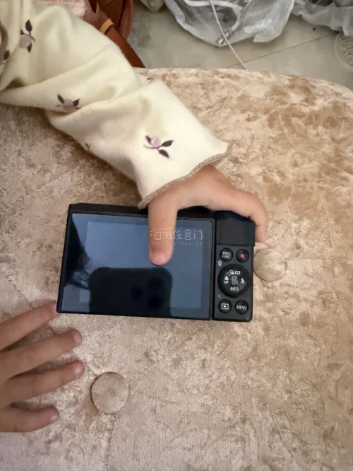 就这样水灵灵淘到了大名鼎鼎的机皇佳能g7x2！果然名不虚传 出片真的很美丽！！算上税和运费价格也很划算
挖煤姬是一个非常好用的购物平台，拥有超多站点，满足爱海淘者的所有需求，并且物流选择多样，搜索功能强大 ！操作简单易上手 ，还有三个月的免费存储期！
感谢任意门挖煤...就这样水灵灵淘到了大名鼎鼎的机皇佳能g7x2！果然名不虚传 出片真的很美丽！！算上税和运费价格也很划算
挖煤姬是一个非常好用的购物平台，拥有超多站点，满足爱海淘者的所有需求，并且物流选择多样，搜索功能强大 ！操作简单易上手 ，还有三个月的