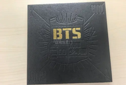 收到了很喜欢的一张签专，七人完整版的出道专签名，超级稀有。平台包装的也很好，塞了很多气泡膜，非常满意的一次购物。