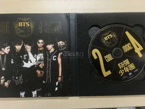 收到了很喜欢的一张签专，七人完整版的出道专签名，超级稀有。平台包装的也很好，塞了很多气泡膜，非常满意的一次购物。