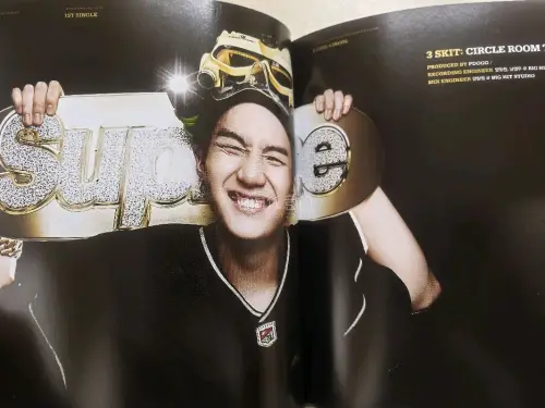 收到了很喜欢的一张签专，七人完整版的出道专签名，超级稀有。平台包装的也很好，塞了很多气泡膜，非常满意的一次购物。