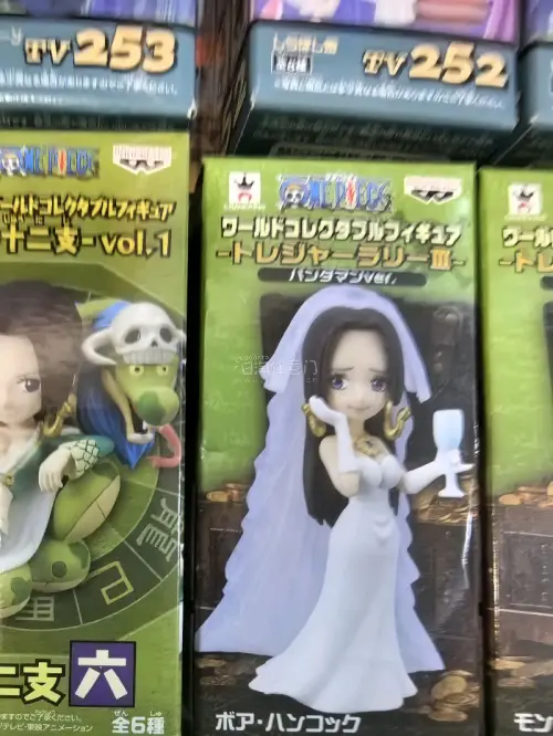 买了一些海贼王wcf宝藏的婚纱女帝和路飞，非常不错的造型，很喜欢还有十二生肖的藤虎这个也不错的，不过盒子都有点运损啊头疼