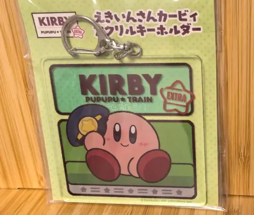 任意门买卡比已经成为了日常，软件好用方便，每周有免手续券也能省一笔，物流也高效。
卡比山城屋的集章贴纸很好看，因为也比较久了所以煤炉上也比较少见。卡比站长亚克力比想象中的大，这个样子的卡比看起来像个小光头hhh～