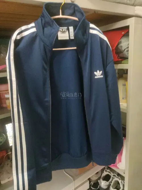 这回买了件阿迪古着和ir9893，红黑配色真的很经典...上身超有feel...ir9893的深蓝色也是经典配色，韩味十足。包装依旧十分严实，好评！